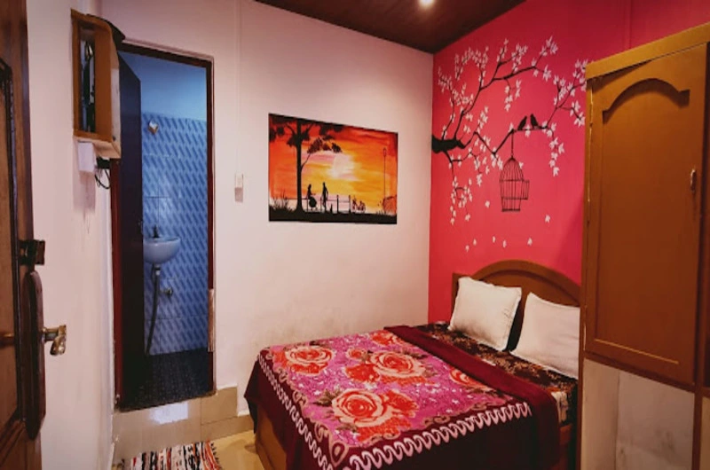 Cicily-Holidays-Inn